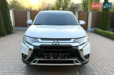 Позашляховик / Кросовер Mitsubishi Outlander 2021 в 