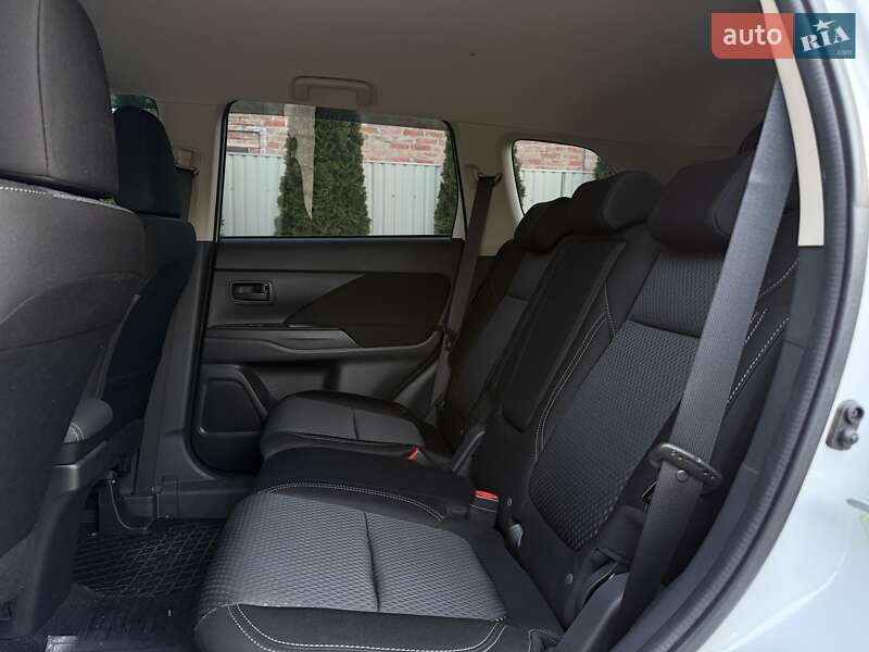 Позашляховик / Кросовер Mitsubishi Outlander 2021 в Кропивницькому