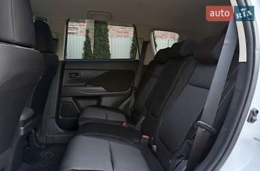 Позашляховик / Кросовер Mitsubishi Outlander 2021 в 
