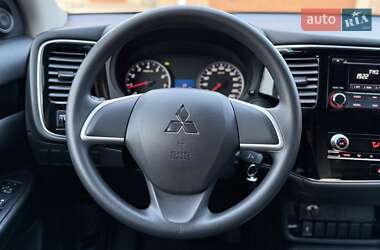 Позашляховик / Кросовер Mitsubishi Outlander 2021 в 