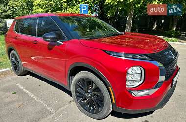 Позашляховик / Кросовер Mitsubishi Outlander 2021 в 