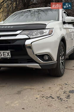 Внедорожник / Кроссовер Mitsubishi Outlander 2018 в Житомире