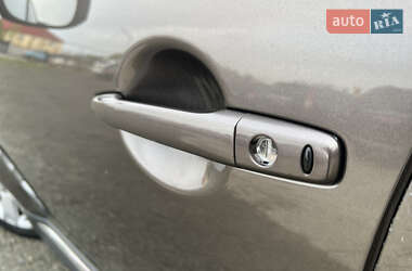 Внедорожник / Кроссовер Mitsubishi Outlander 2011 в 