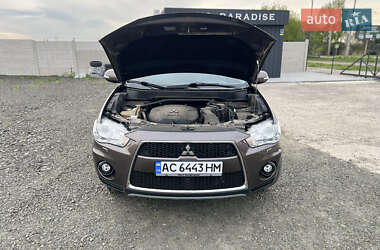 Внедорожник / Кроссовер Mitsubishi Outlander 2011 в 