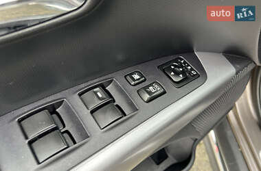 Внедорожник / Кроссовер Mitsubishi Outlander 2011 в 