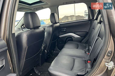 Внедорожник / Кроссовер Mitsubishi Outlander 2011 в 