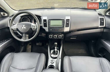 Внедорожник / Кроссовер Mitsubishi Outlander 2011 в 
