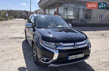 Внедорожник / Кроссовер Mitsubishi Outlander 2017 в 