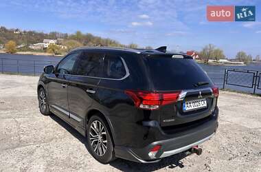 Внедорожник / Кроссовер Mitsubishi Outlander 2017 в 
