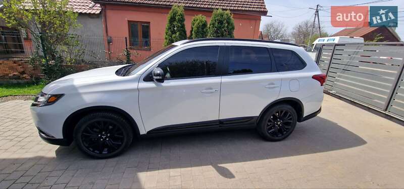 Внедорожник / Кроссовер Mitsubishi Outlander 2018 в Черновцах