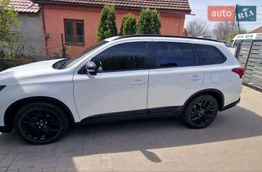 Позашляховик / Кросовер Mitsubishi Outlander 2018 в 