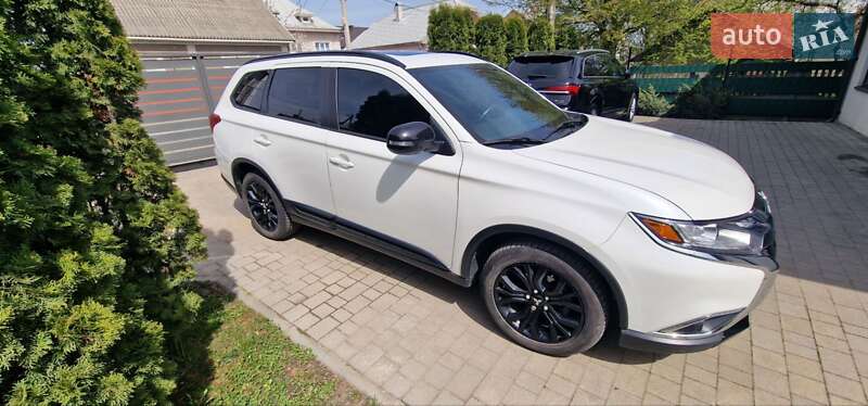 Внедорожник / Кроссовер Mitsubishi Outlander 2018 в Черновцах