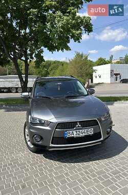 Внедорожник / Кроссовер Mitsubishi Outlander 2012 в Кропивницком