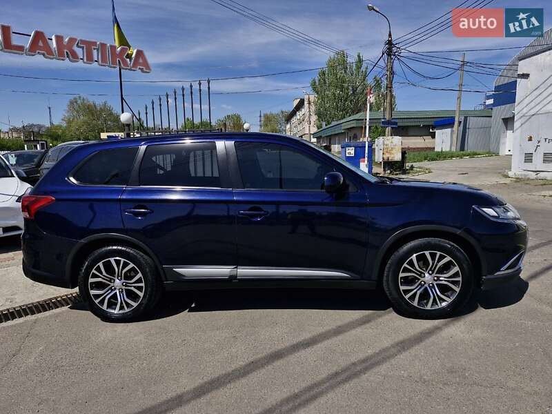 Позашляховик / Кросовер Mitsubishi Outlander 2017 в Миколаєві