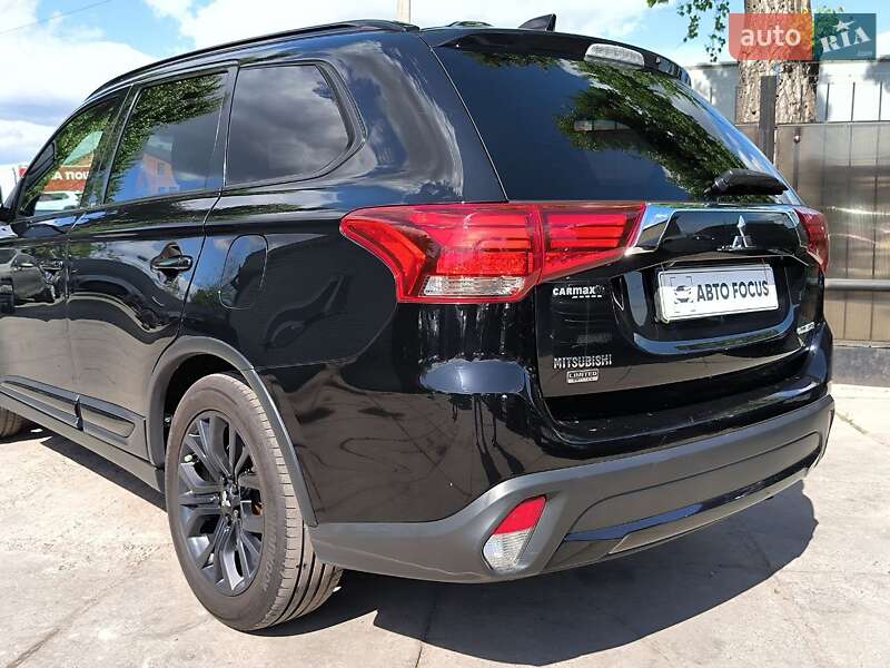 Позашляховик / Кросовер Mitsubishi Outlander 2018 в Києві