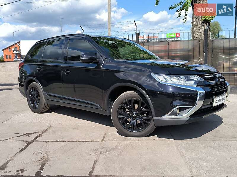 Внедорожник / Кроссовер Mitsubishi Outlander 2018 в 