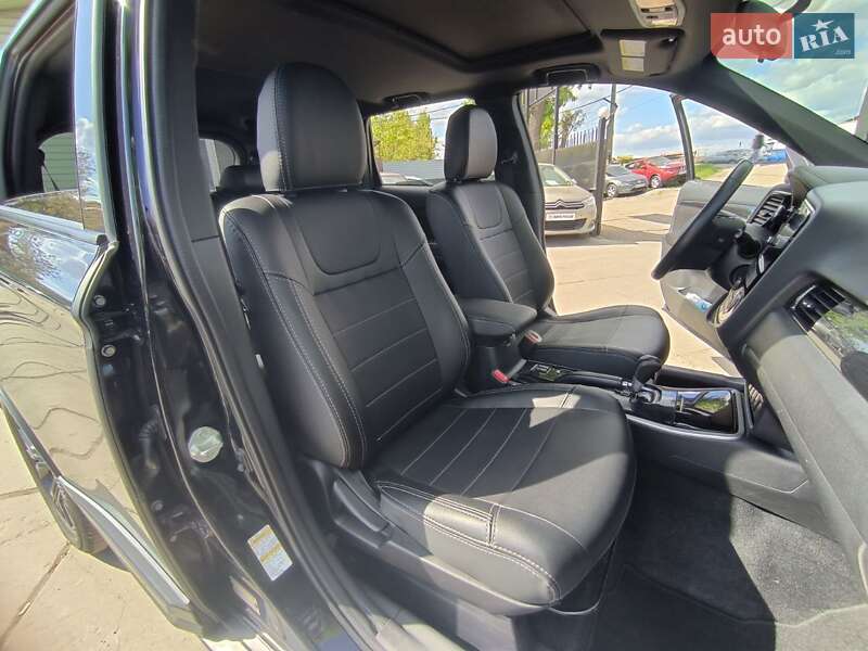 Позашляховик / Кросовер Mitsubishi Outlander 2018 в Києві