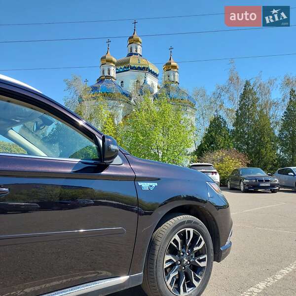 Внедорожник / Кроссовер Mitsubishi Outlander 2017 в Кривом Роге