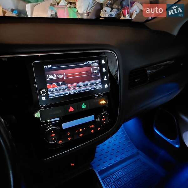 Внедорожник / Кроссовер Mitsubishi Outlander 2017 в Кривом Роге