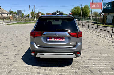 Внедорожник / Кроссовер Mitsubishi Outlander 2018 в 