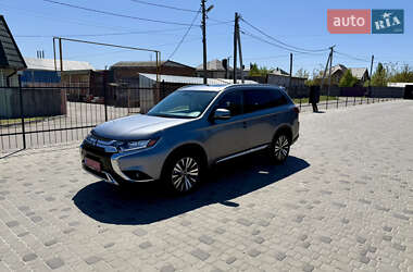 Внедорожник / Кроссовер Mitsubishi Outlander 2018 в 