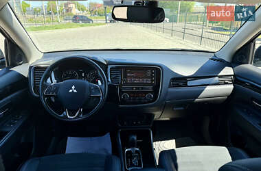 Внедорожник / Кроссовер Mitsubishi Outlander 2018 в 
