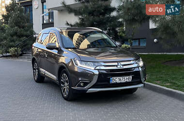 Внедорожник / Кроссовер Mitsubishi Outlander 2017 в Киеве