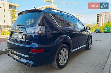 Внедорожник / Кроссовер Mitsubishi Outlander 2011 в 