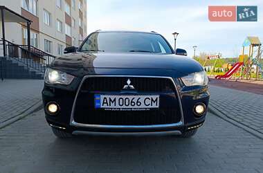 Внедорожник / Кроссовер Mitsubishi Outlander 2011 в 