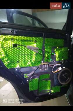 Внедорожник / Кроссовер Mitsubishi Outlander 2011 в 