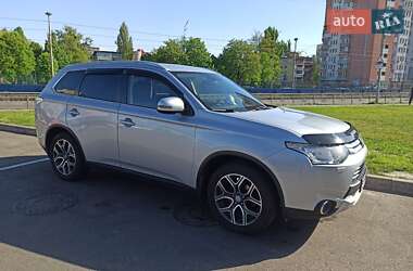 Внедорожник / Кроссовер Mitsubishi Outlander 2014 в Киеве