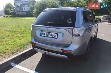 Внедорожник / Кроссовер Mitsubishi Outlander 2014 в 