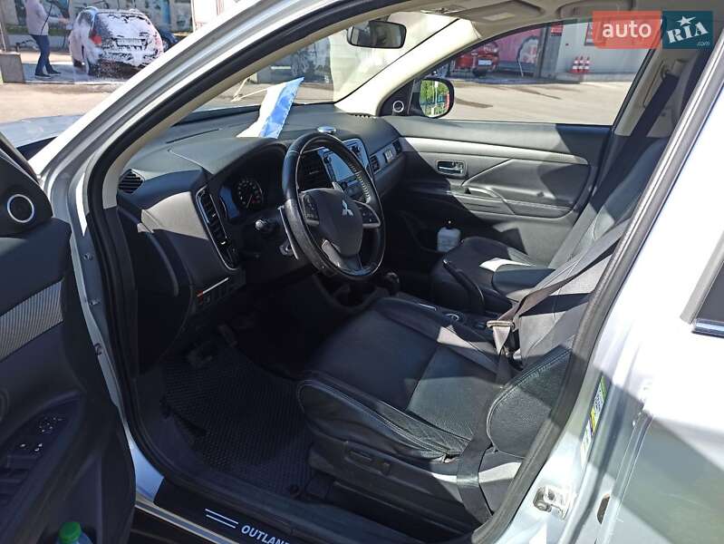 Позашляховик / Кросовер Mitsubishi Outlander 2014 в Києві фото 11 Позашляховик / Кросовер Mitsubishi Outlander 2014 в Києві