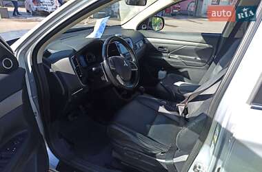 Внедорожник / Кроссовер Mitsubishi Outlander 2014 в 