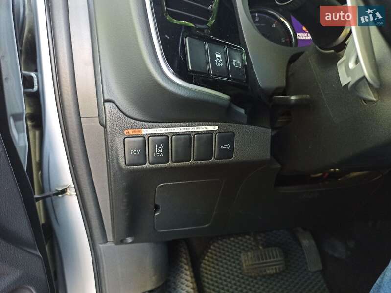 Позашляховик / Кросовер Mitsubishi Outlander 2014 в Києві фото 24 Позашляховик / Кросовер Mitsubishi Outlander 2014 в Києві