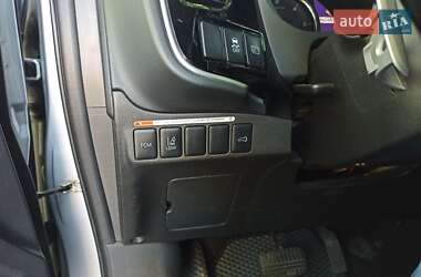 Внедорожник / Кроссовер Mitsubishi Outlander 2014 в 