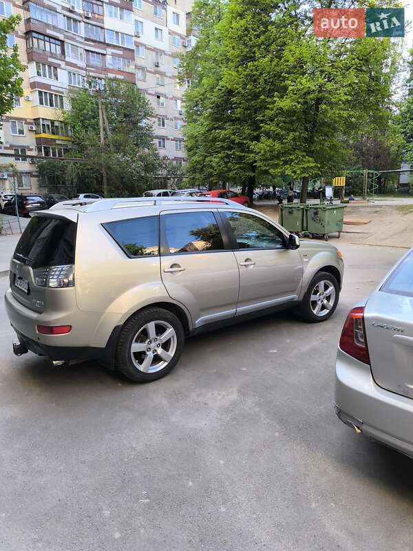 Внедорожник / Кроссовер Mitsubishi Outlander 2007 в Харькове