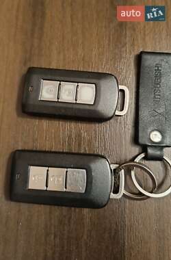Внедорожник / Кроссовер Mitsubishi Outlander 2011 в 