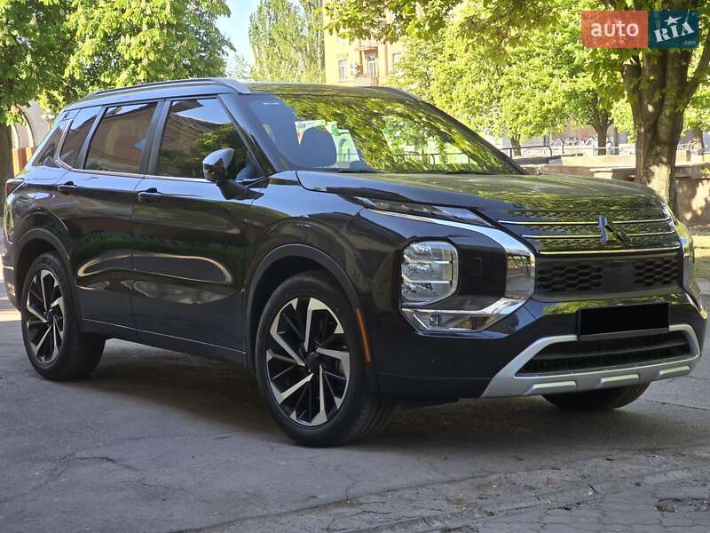 Позашляховик / Кросовер Mitsubishi Outlander 2023 в Кривому Розі