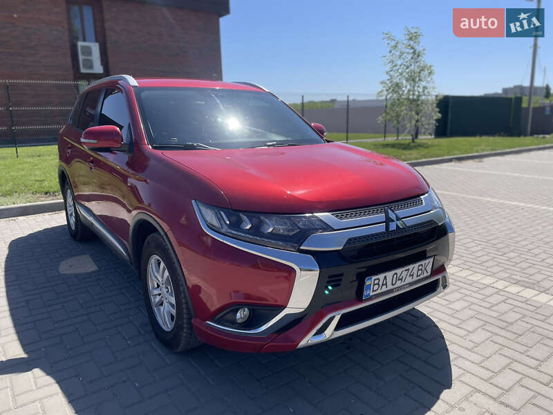 Позашляховик / Кросовер Mitsubishi Outlander 2016 в Кропивницькому