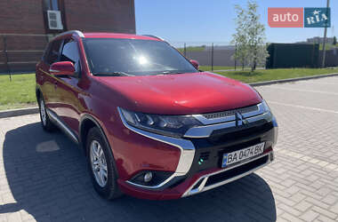 Позашляховик / Кросовер Mitsubishi Outlander 2016 в 