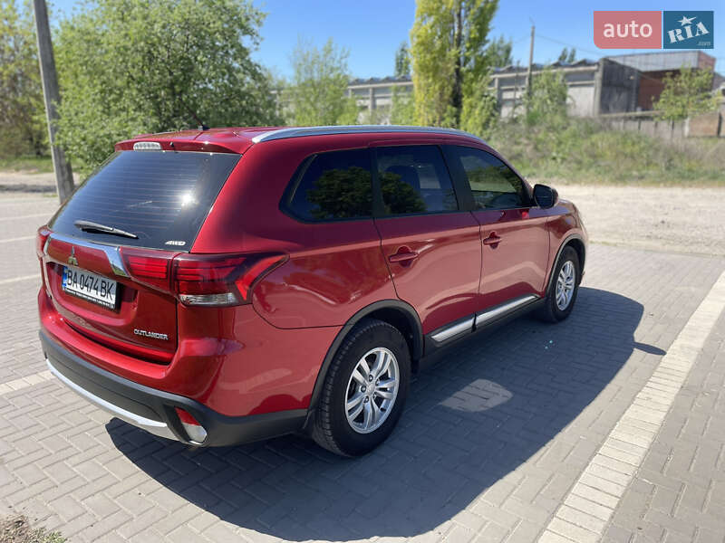 Позашляховик / Кросовер Mitsubishi Outlander 2016 в Кропивницькому