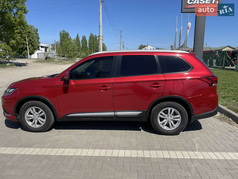 Позашляховик / Кросовер Mitsubishi Outlander 2016 в Кропивницькому
