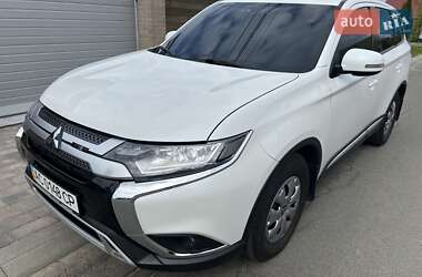 Внедорожник / Кроссовер Mitsubishi Outlander 2019 в Киеве