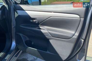 Внедорожник / Кроссовер Mitsubishi Outlander 2014 в 