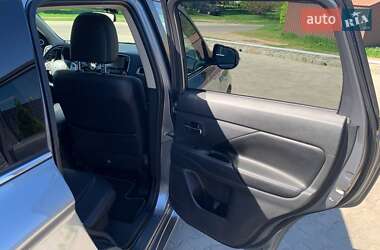 Внедорожник / Кроссовер Mitsubishi Outlander 2014 в 