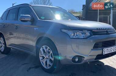 Внедорожник / Кроссовер Mitsubishi Outlander 2014 в 