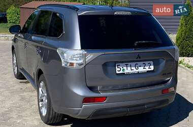 Внедорожник / Кроссовер Mitsubishi Outlander 2014 в 