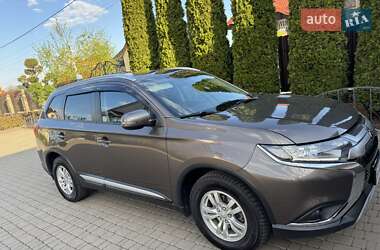 Внедорожник / Кроссовер Mitsubishi Outlander 2019 в 