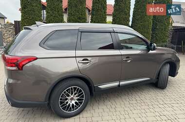 Внедорожник / Кроссовер Mitsubishi Outlander 2019 в 